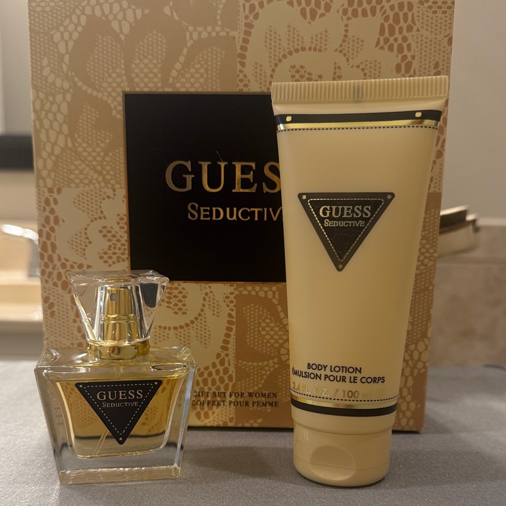 GUESS Seductive Gold and Cream Set